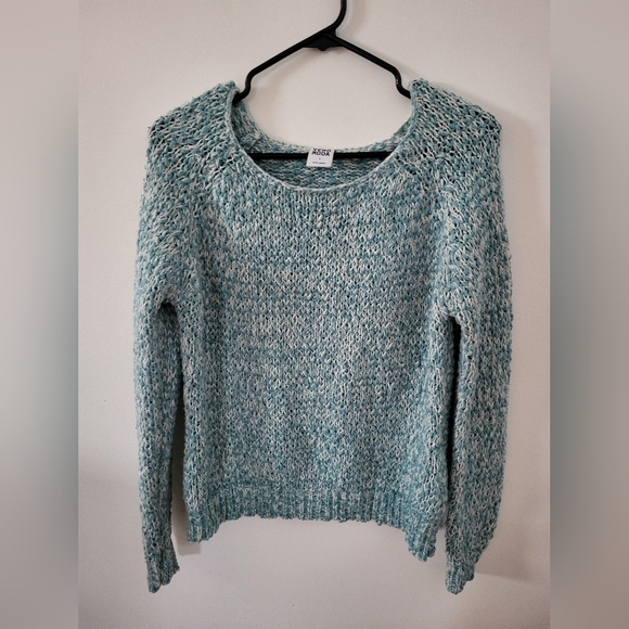 Blue sweater - Picture 1 of 2